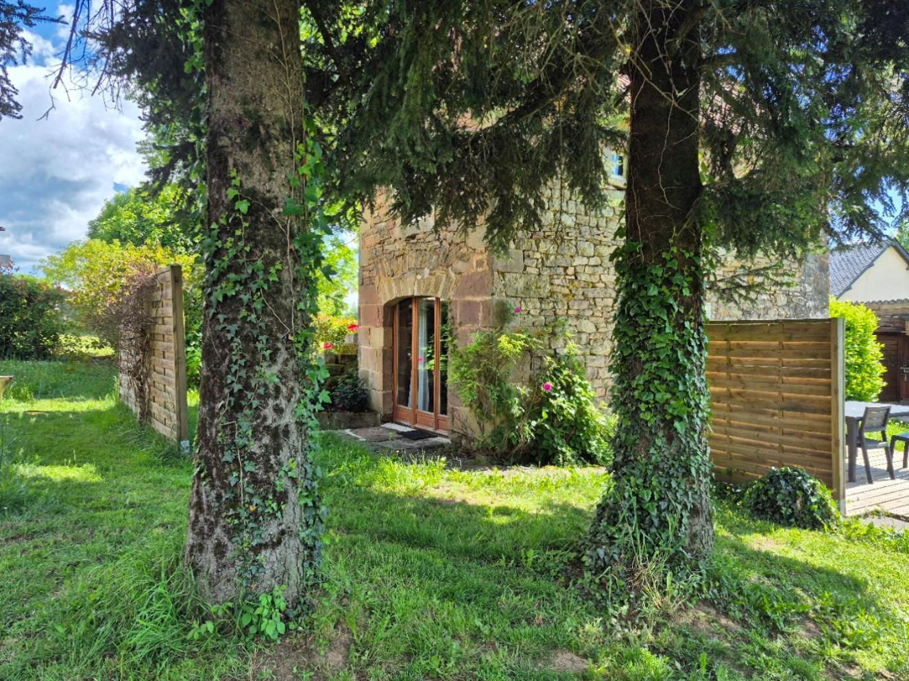 L'Herbe Est Plus Verte Beynat Luaran gambar